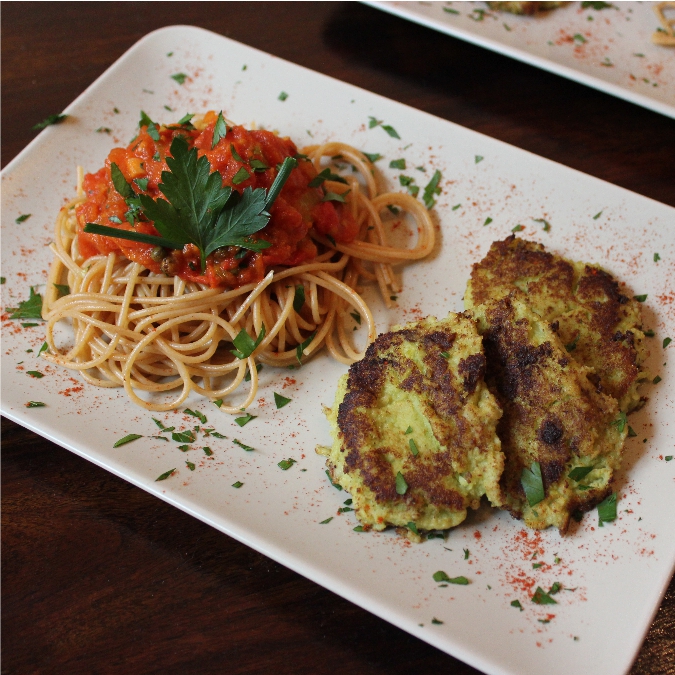 Verrückte Nudeln mit Teufelssauce und Rosenkohlbratling – Restaurant Hiller